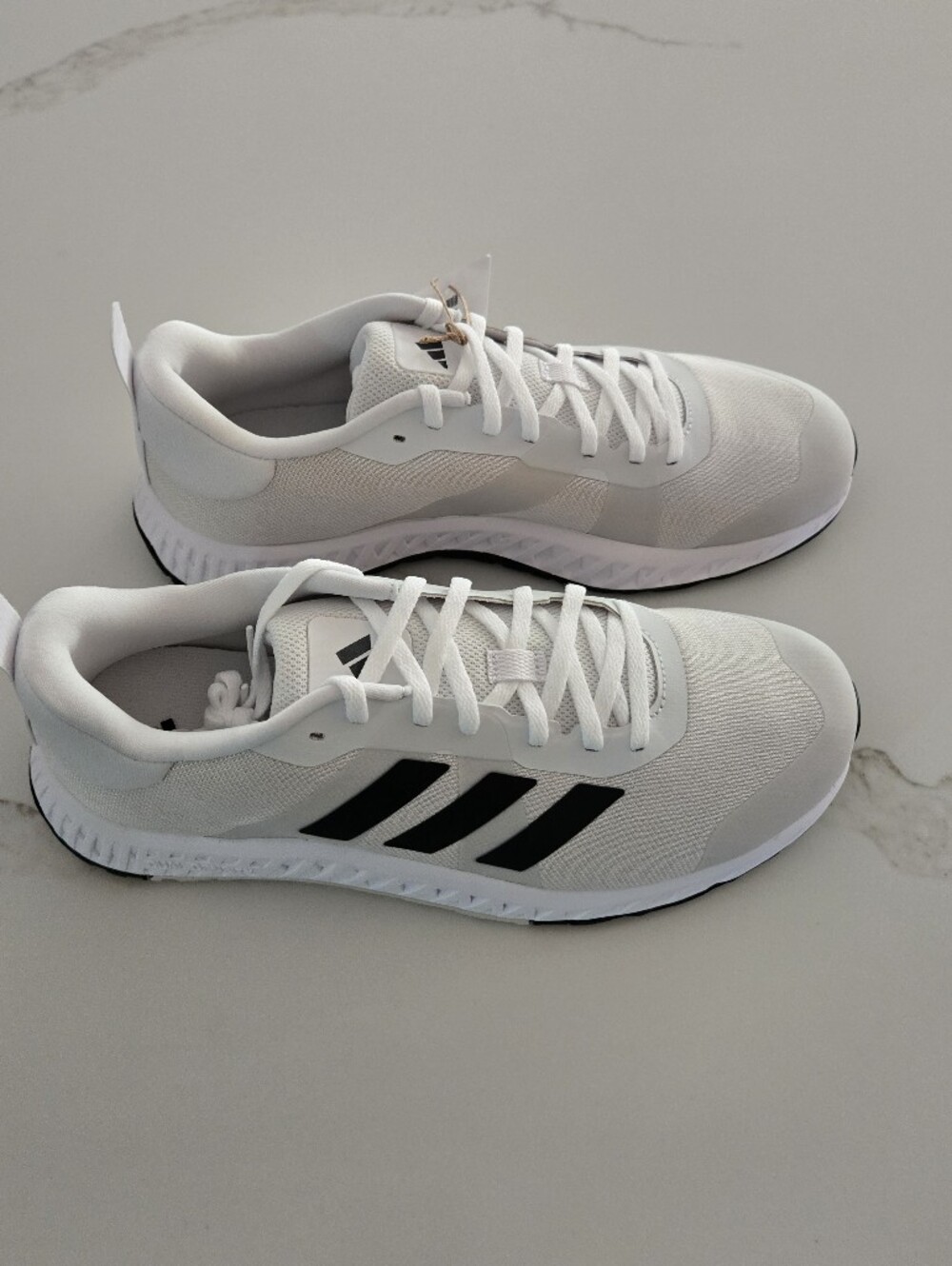 NWT Adidas Everyset Trainers